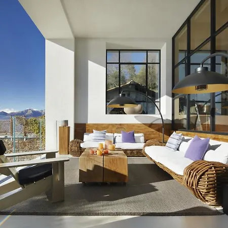 Incredibly Luxurious For 16 Guests With Pool And Jacuzzi