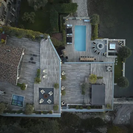 Incredibly Luxurious For 16 Guests With Pool And Jacuzzi