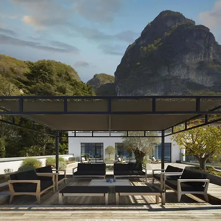 Incredibly Luxurious For 16 Guests With Pool And Jacuzzi Holiday home